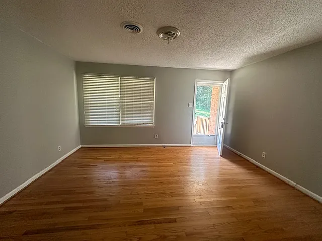 3 bed, 1246 sqft, $1,700 — Photo 4