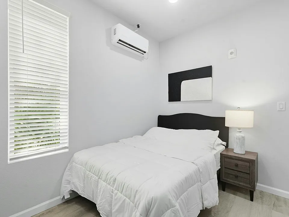 624 Avenue H #B