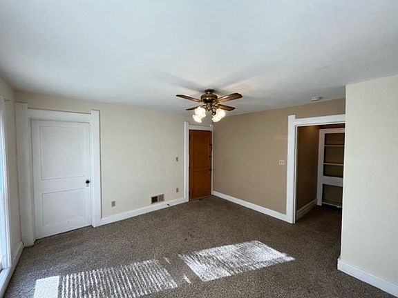 5th image of 409 E Wall St #3