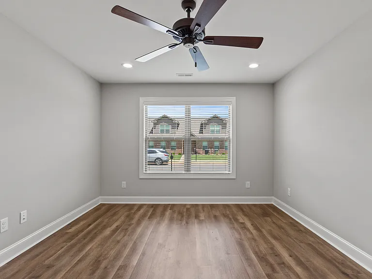 Lucas Ferry Townhomes — Photo 33