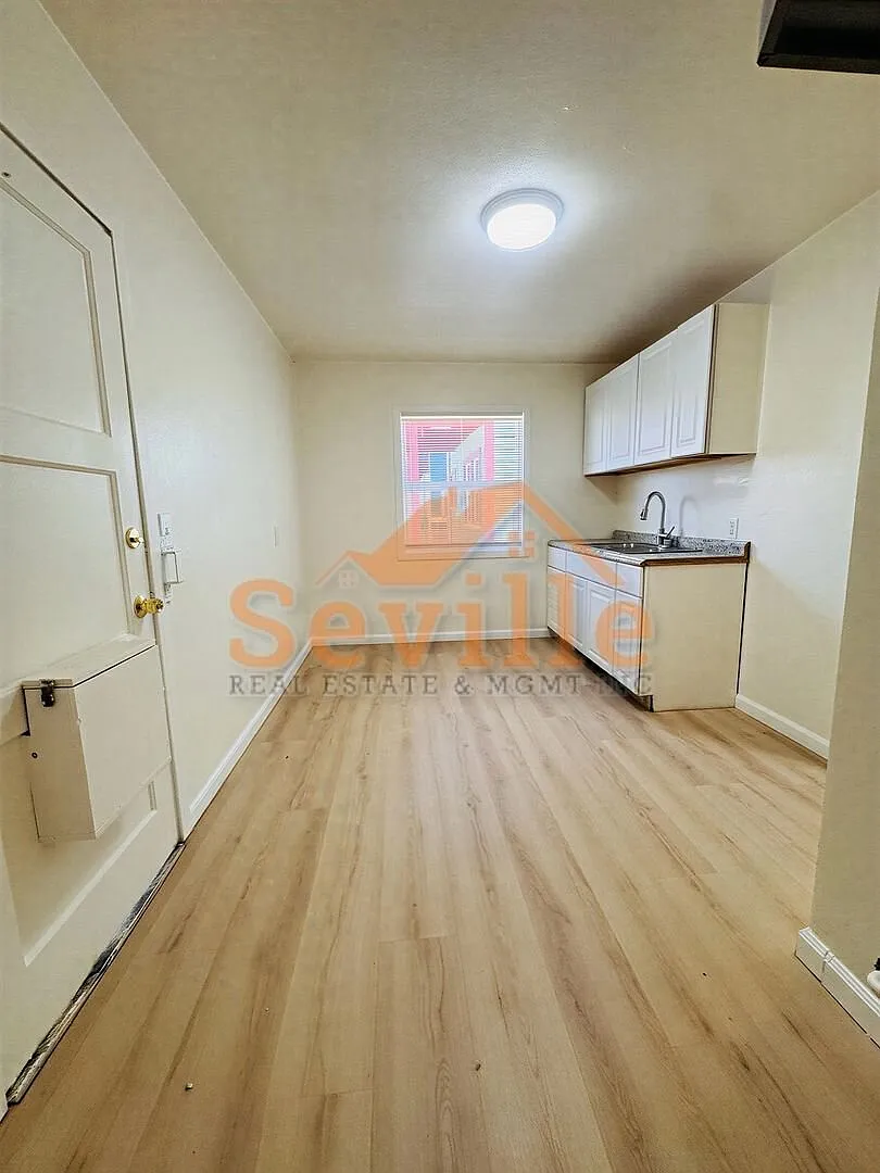 Newly Refreshed West Oakland Studio w/ Parking & Included Utilities — Photo 3