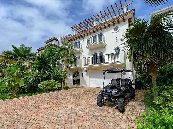 2nd image of 5848 Paradise Point Dr