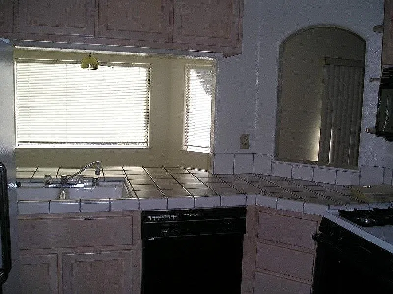 2 bed, 1000 sqft, $2,800 — Photo 3