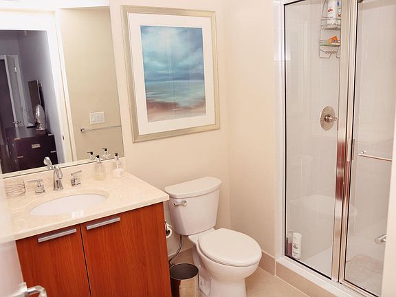 5th image of 2640 Lake Shore Dr Unit 1711