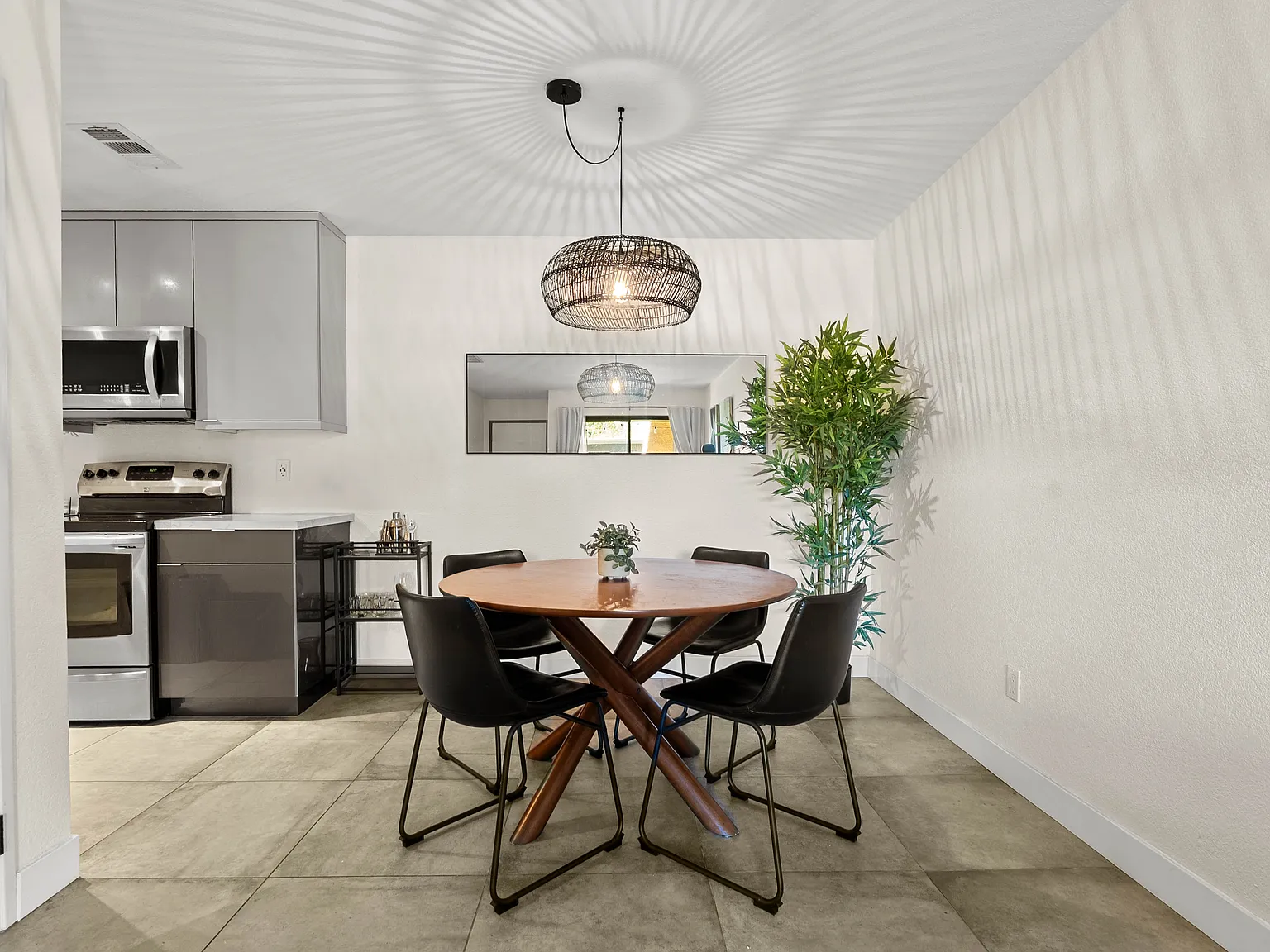 1 bed, 589 sqft, $1,900 — Photo 4