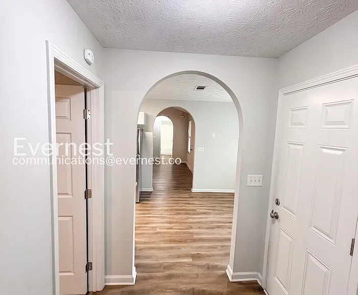 908 Castle Ct — Photo 13