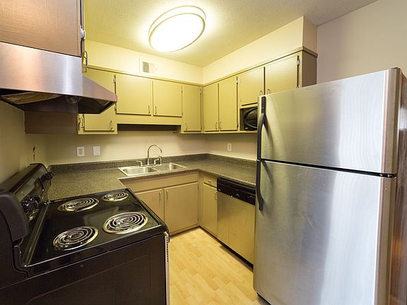 4th image of 2933 Clairmont Ave #24