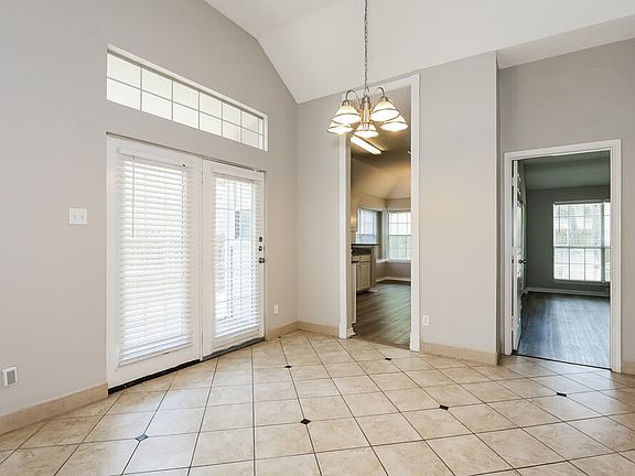 5th image of 817 Clover Hill Ln