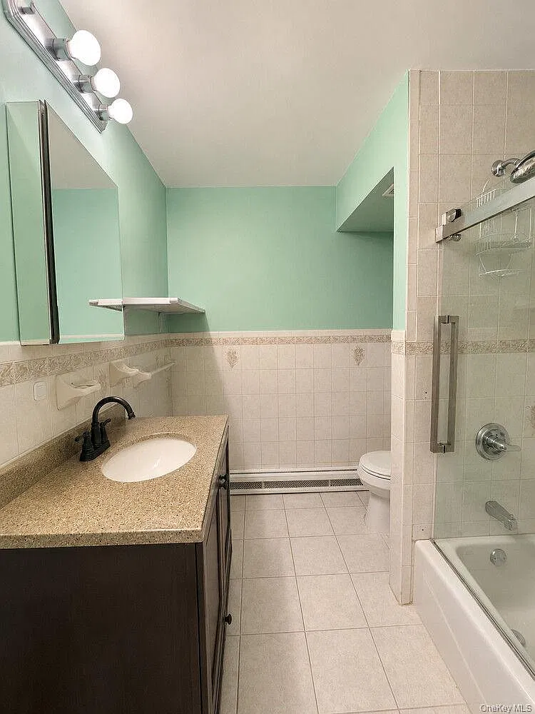 3 bed, 1.5 bath, $3,250 — Photo 2