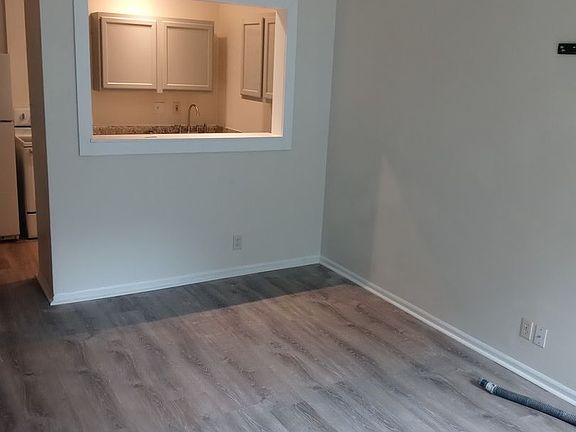 2nd image of 4221-4223 E Kennerly Ave