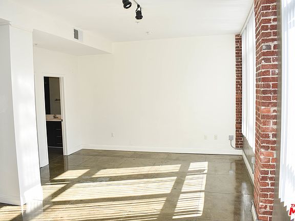 3rd image of 117 Winston St APT 202