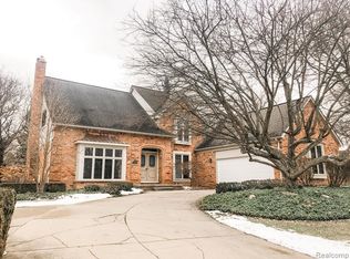 2451 Evergreen Ct, Rochester Hills, MI 48309