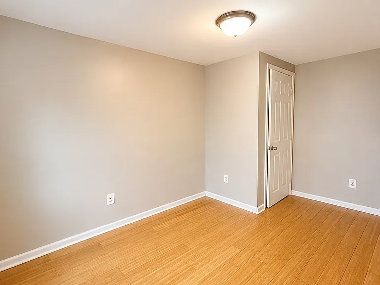 2033 W Oxford St — Photo 13