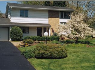 60 Hillcrest Dr, Victor, NY 14564