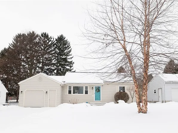 112 Bramley Dr, Camillus, NY 13031