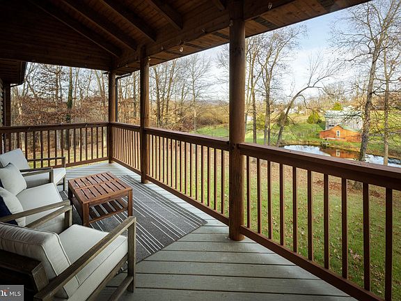 5th image of 6 Oaklands Pond Ln