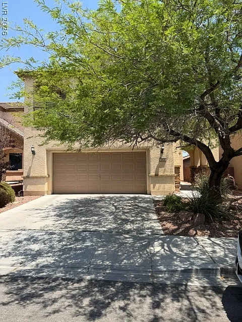 3 bed, 2.5 bath, 1929 sqft, $2,075 — Photo 2