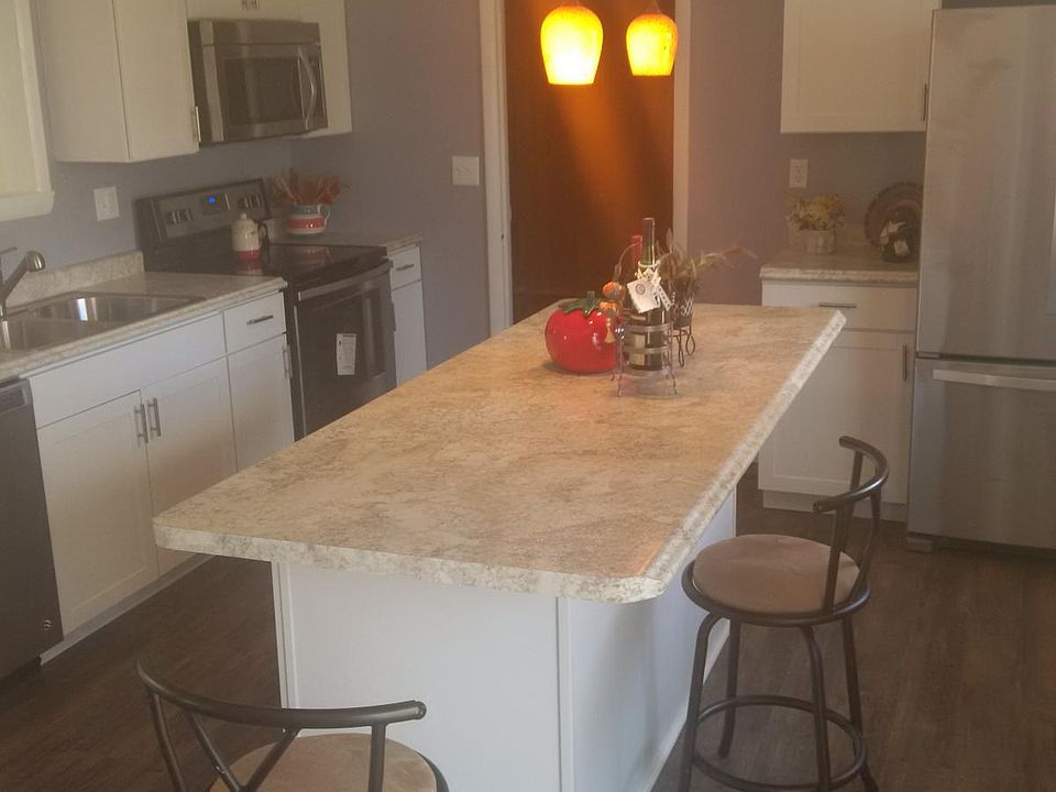 Kitchen with working island 