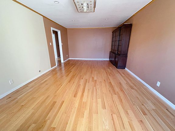 3rd image of 50 Castillo St