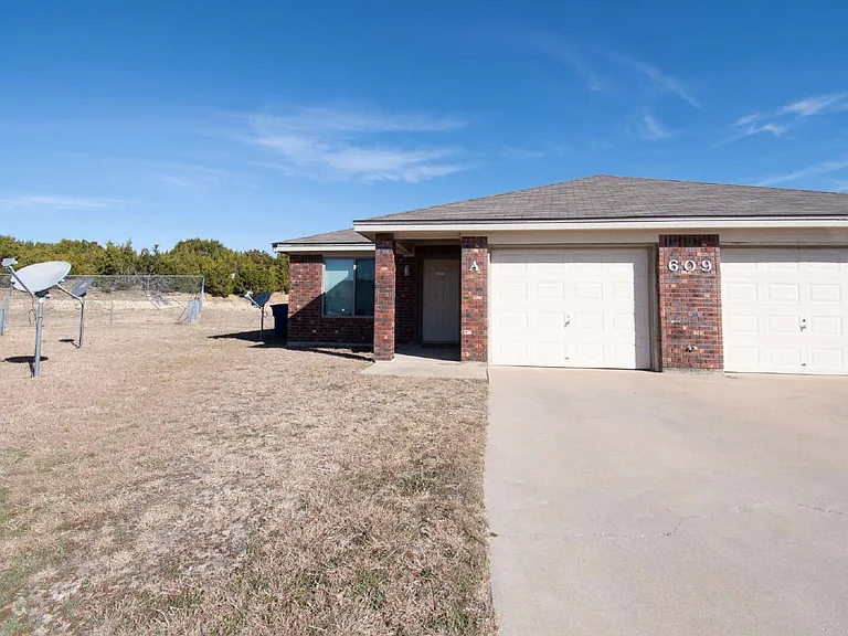 609 Bermuda #A — Photo 1