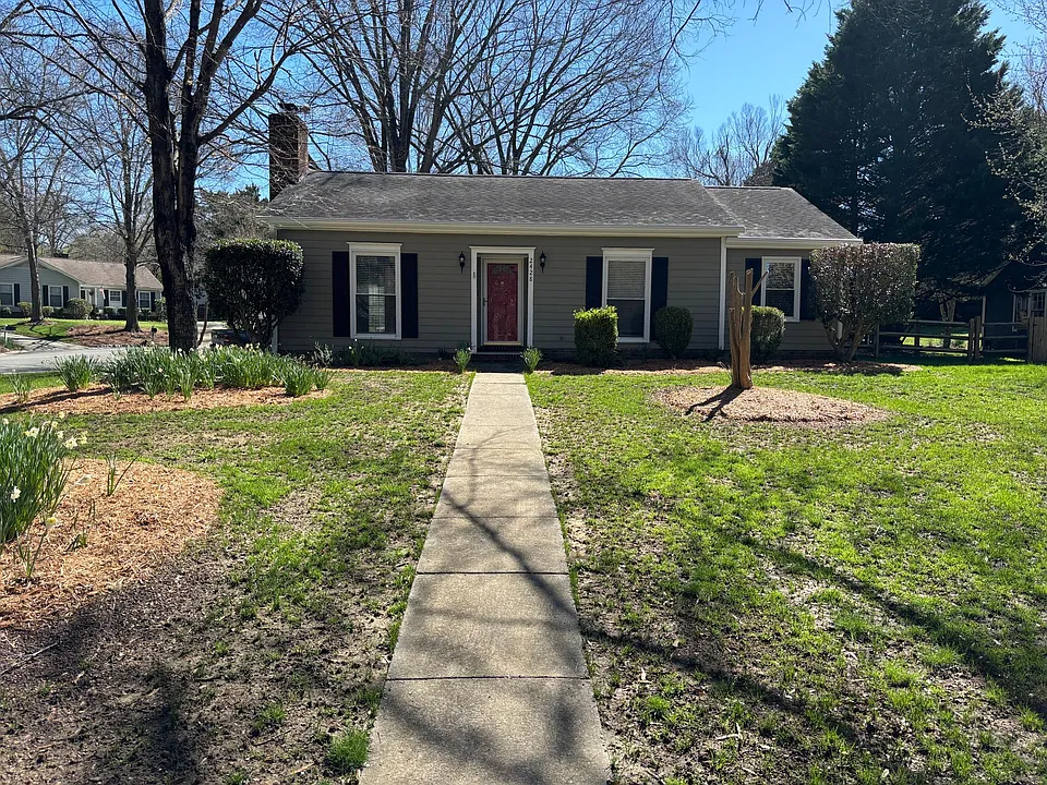 2428 Birnen Dr