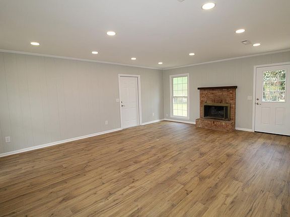 3rd image of 202 Candace Ct