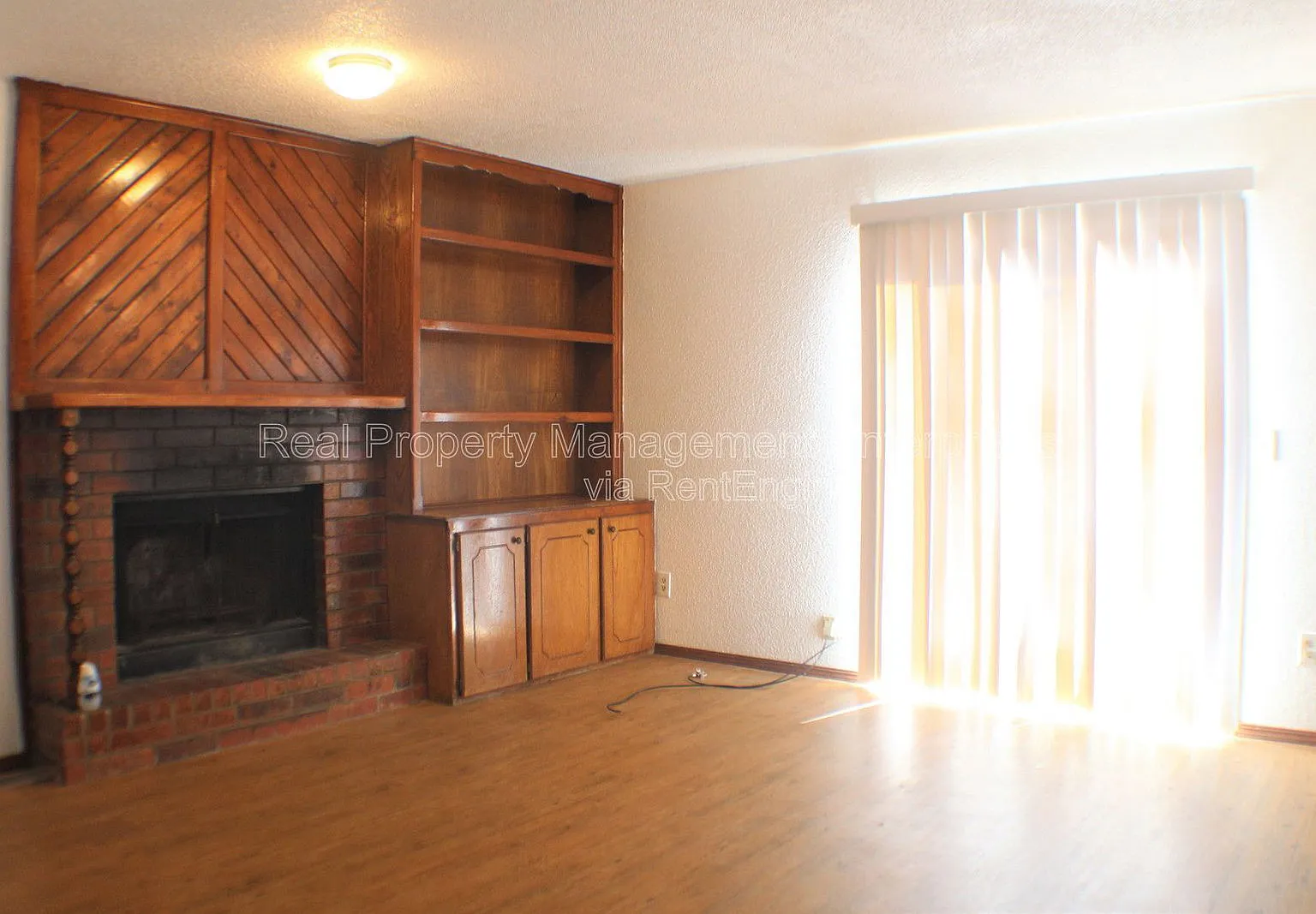 2 bed, 2.0 bath, 1038 sqft, $1,000 — Photo 2
