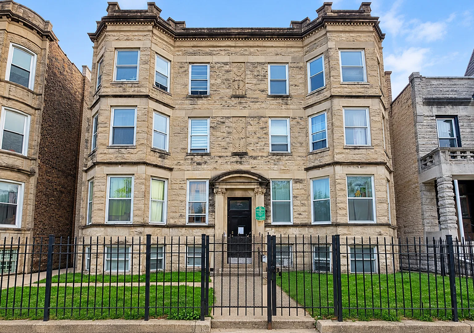2 bed, 1.0 bath, $1,500 — Photo 1