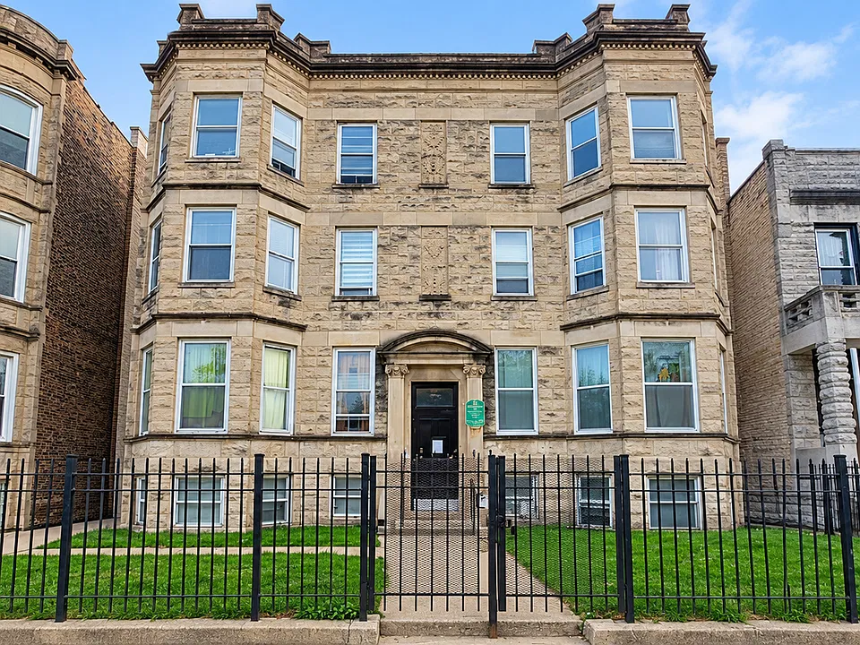 3135 W Augusta Blvd #3W