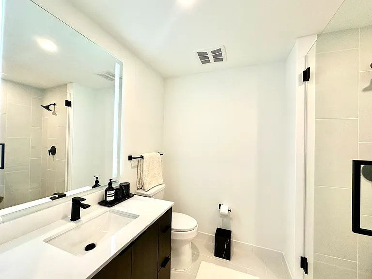 275 NW 25th St #B — Photo 11