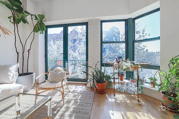 Sold by Brick&Mortar | media 3