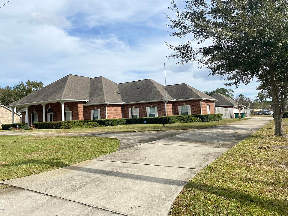 1st image of 2341 Broadmoor Dr