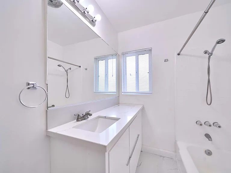 Unit 24 - 1 Bedroom, 1 Bathroom