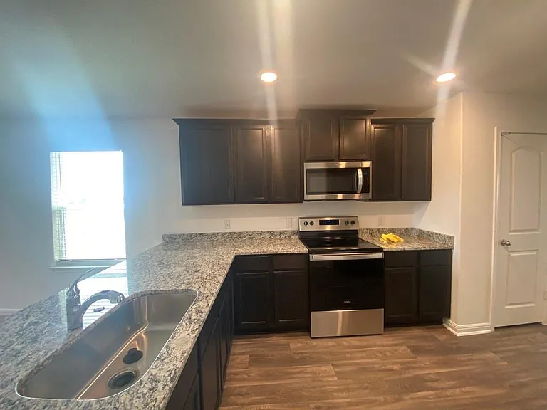 309 Riverdale Dr — Photo 6