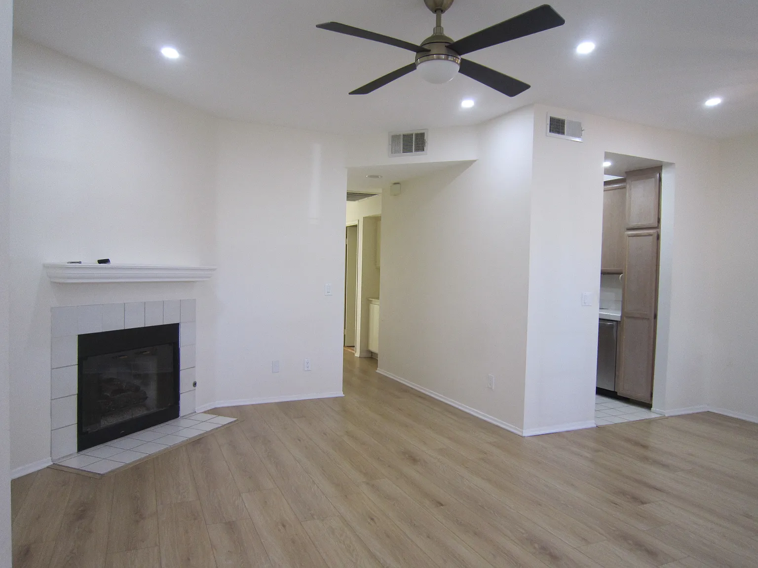 2 bed, 916 sqft, $2,850 — Photo 4