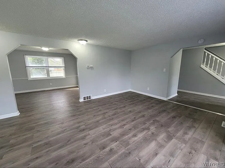 48 Taverly Dr — Photo 7