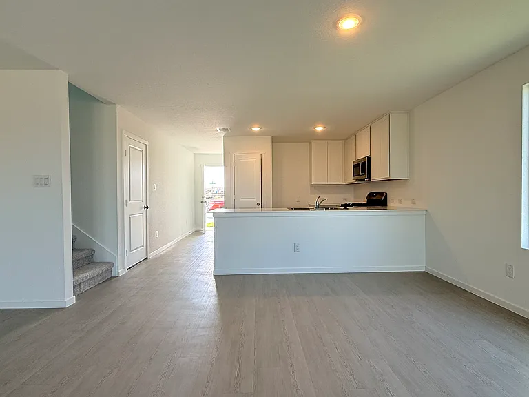 3195 Dispatch Dr — Photo 16
