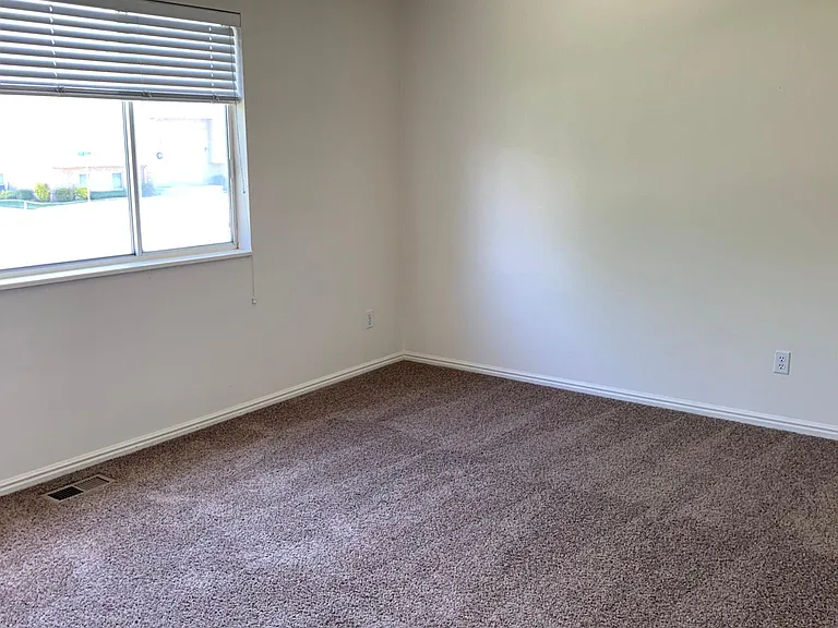 203 N 450 W #3 — Photo 4
