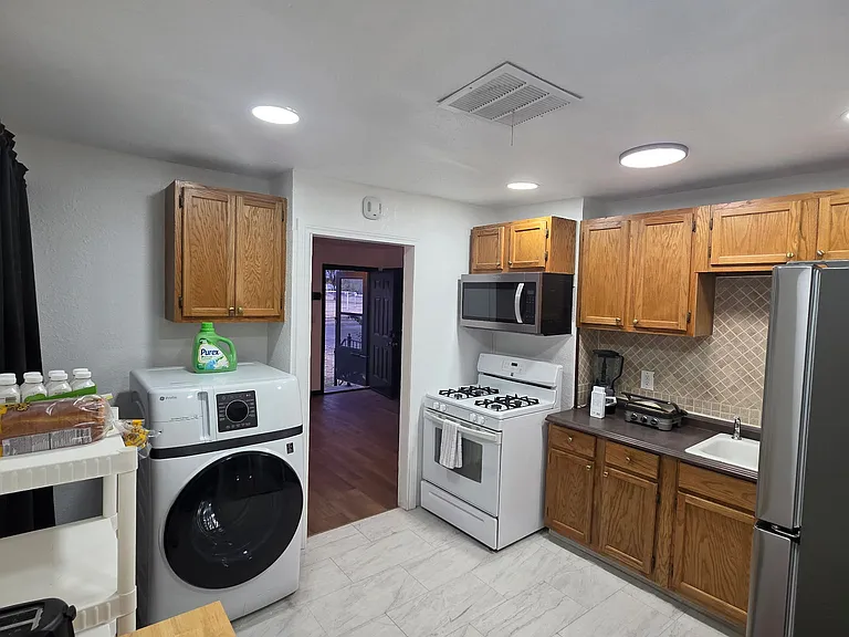 215 Butadieno St — Photo 4