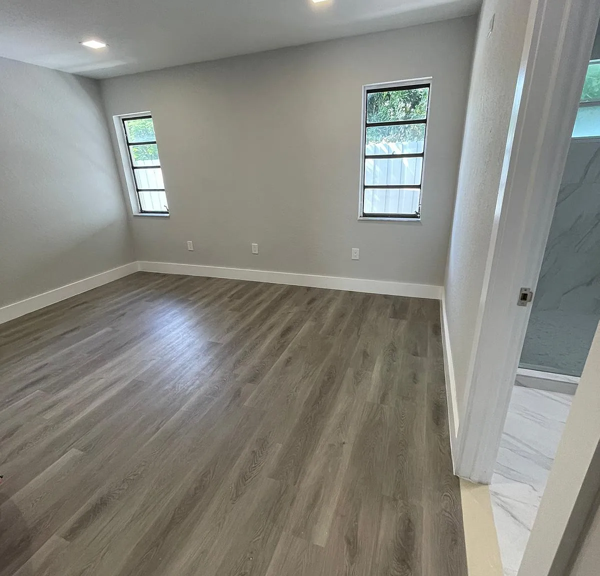 2135 SW 25th St — Photo 4