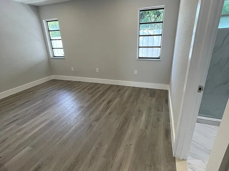 2135 SW 25th St — Photo 4