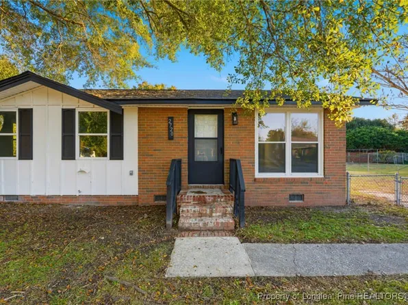 2720 Edwards Ave, Spring Lake, NC 28390