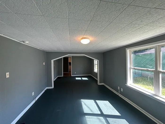 3 bed, 1.0 bath, 1258 sqft, $1,195 — Photo 2