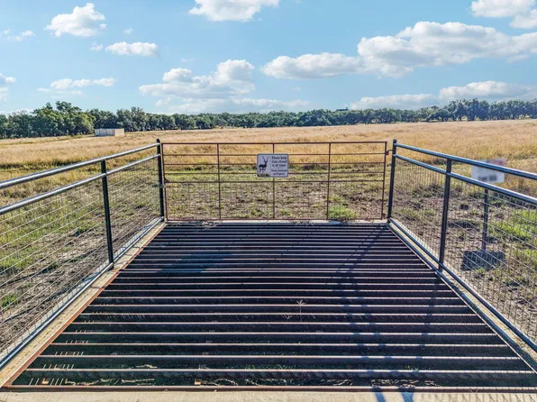 2124 Old Marble Falls Rd, Round Mountain, TX 78663