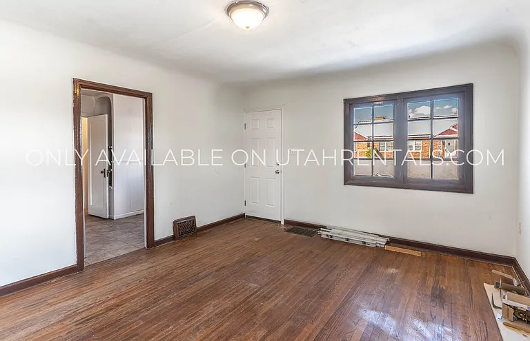 1506 E Redondo Ave — Photo 6