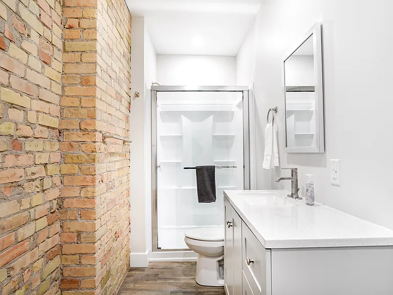537 Talbot St — Photo 41