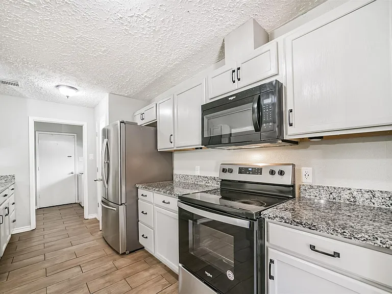 22203 Fincastle Dr — Photo 14