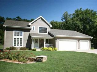 1150 Pleasant Valley Dr, Waterloo, IA 50701