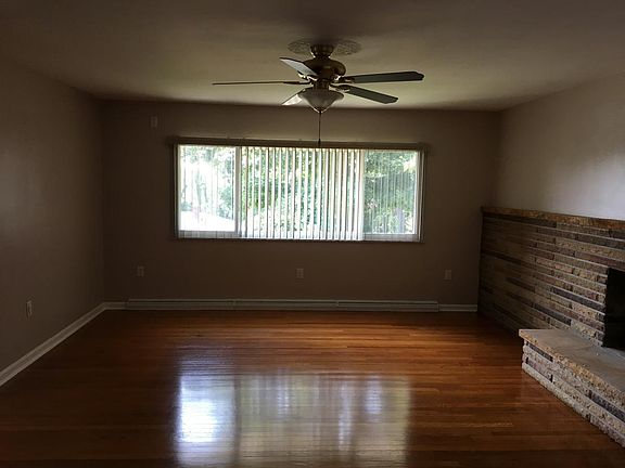 3rd image of 349 Garden Dr