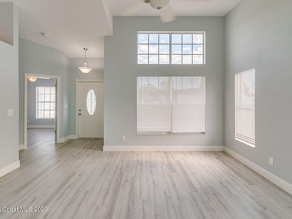4th image of 586 Galilean Ave SE
